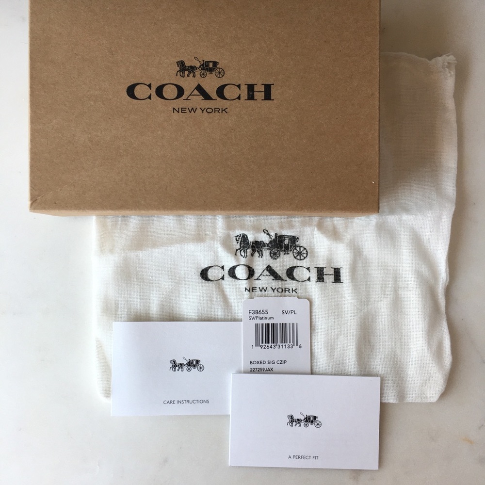 NEW Coach zip wristlet rose gold card holder - Picture 7 of 7